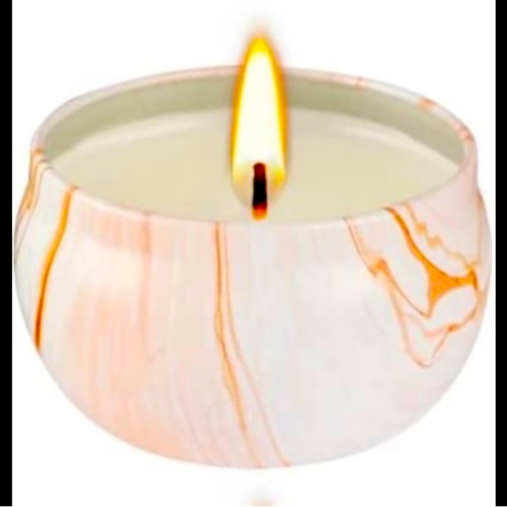 Cute deigns candle. With a scent!